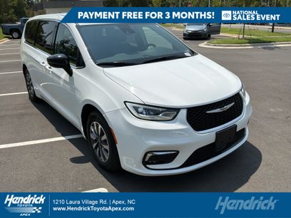 Used 2024 Chrysler Pacifica Limited