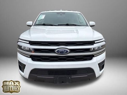 Used 2024 Ford Expedition Max XLT image 3