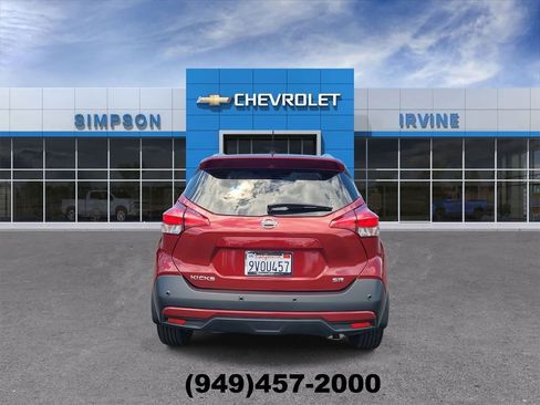 Used 2020 Nissan Kicks SR w/ SR Premium Package FWD image 7