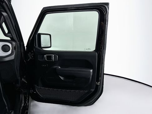 Used 2025 Jeep Wrangler Willys AWD/4WD image 30
