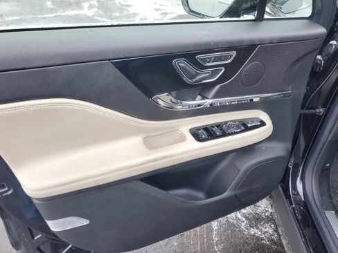 New 2025 Lincoln Corsair Reserve image 8