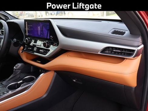 Used 2023 Toyota Highlander Platinum image 12