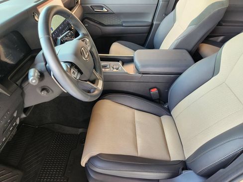 Used 2025 Lexus GX 550 AWD/4WD image 12