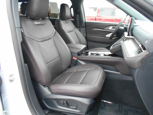 New 2026 Ford Explorer Platinum image 29