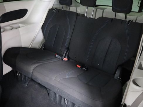 Used 2021 Chrysler Pacifica Touring w/ Cold Weather Group FWD image 20
