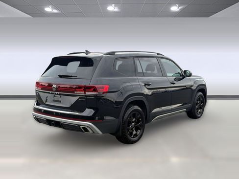 Used 2024 Volkswagen Atlas Peak Edition SE AWD/4WD image 9