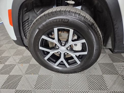 Certified 2025 Jeep Grand Cherokee Limited image 11