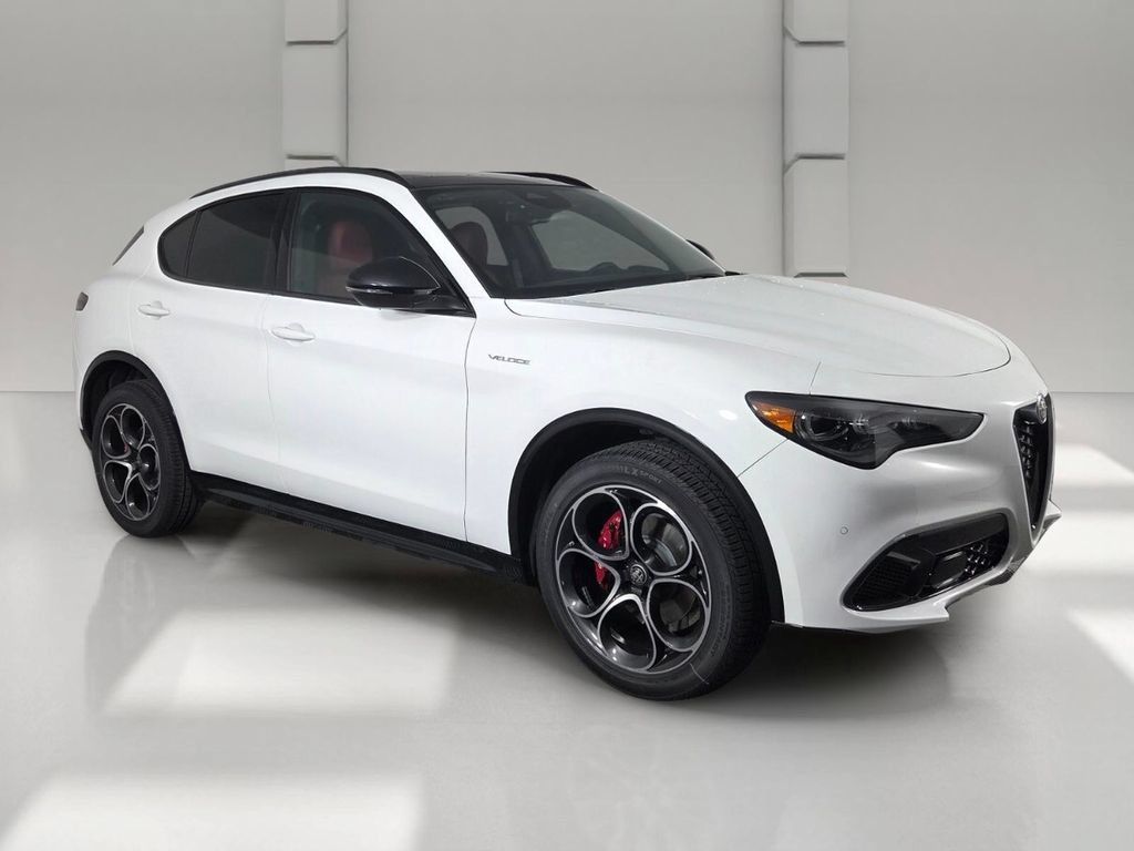 New 2026 Alfa Romeo Stelvio Sprint w/ Convenience Package AWD/4WD image 2