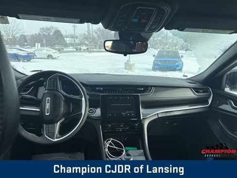 Used 2023 Jeep Grand Cherokee L Laredo image 14