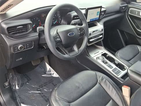 Used 2020 Ford Explorer Base image 16
