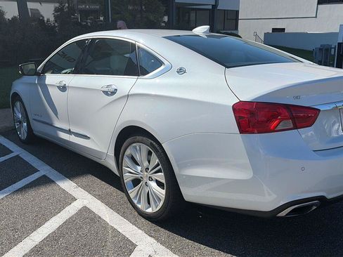 Used 2017 Chevrolet Impala Premier w/ Enhanced Convenience Package FWD image 3