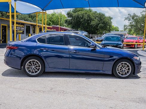 Used 2018 Alfa Romeo Giulia AWD image 4