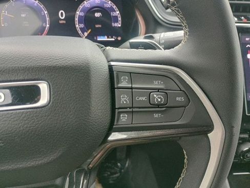 Used 2023 Jeep Grand Cherokee Laredo w/ Luxury Tech Group I AWD/4WD image 29
