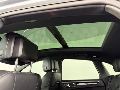 Certified 2024 Porsche Macan AWD/4WD image 19