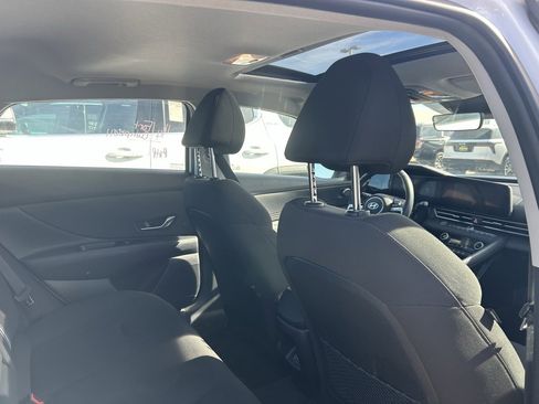 Used 2025 Hyundai Elantra SEL image 4