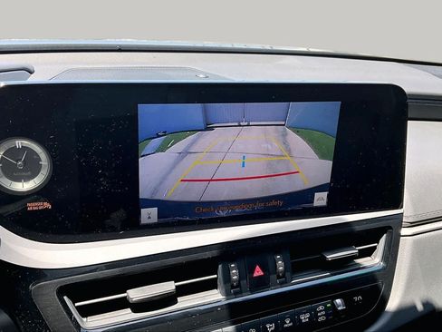 Used 2025 Lexus ES 300h w/ Premium Package FWD image 26