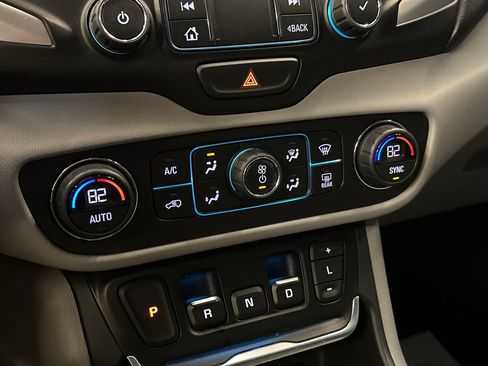Used 2021 GMC Terrain SLT w/ Infotainment Package II AWD/4WD image 15