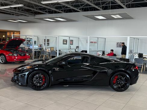 Used 2024 Chevrolet Corvette Z06 image 5