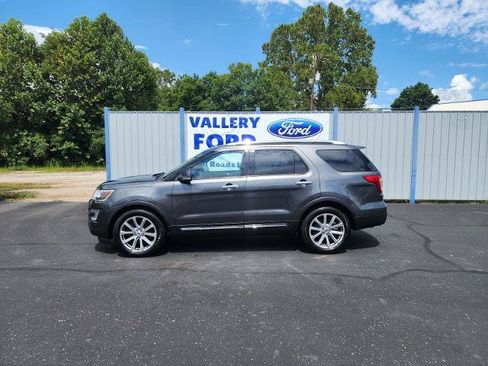 Certified 2017 Ford Explorer Limited FWD image 2