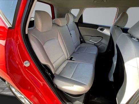 Used 2025 Kia Soul LX w/ LX Technology Package FWD image 25