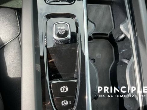Certified 2024 Volvo XC60 B5 Core AWD/4WD image 18