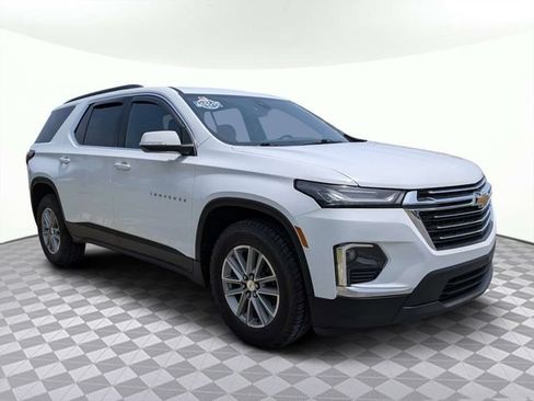Used 2023 Chevrolet Traverse LT FWD image 2
