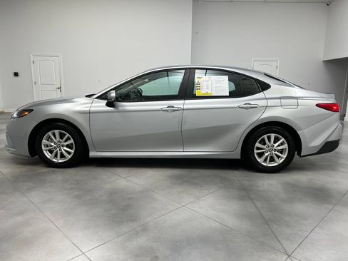 Used 2025 Toyota Camry LE FWD image 5