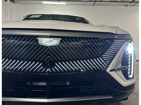 Used 2024 Cadillac Lyriq Luxury RWD image 5