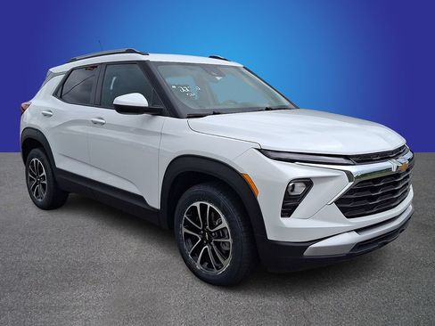 Used 2025 Chevrolet TrailBlazer LT AWD/4WD image 3