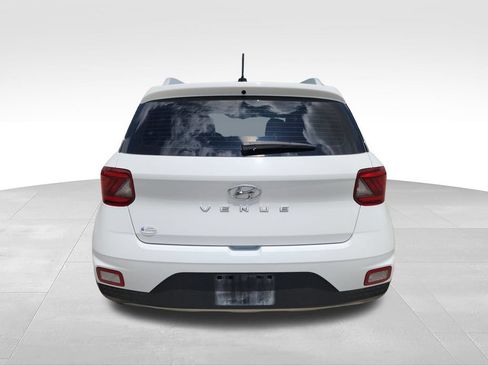 Used 2024 Hyundai Venue SEL FWD image 6