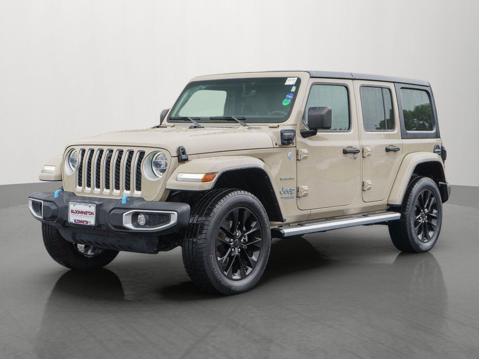 Used 2022 Jeep Wrangler Unlimited Sahara w/ Cold Weather Group AWD/4WD image 3