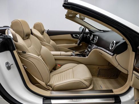 Used 2014 Mercedes-Benz SL 550 image 57