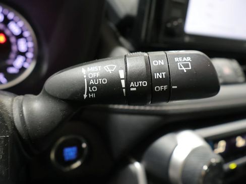 Used 2021 Toyota RAV4 XLE Premium AWD/4WD image 38