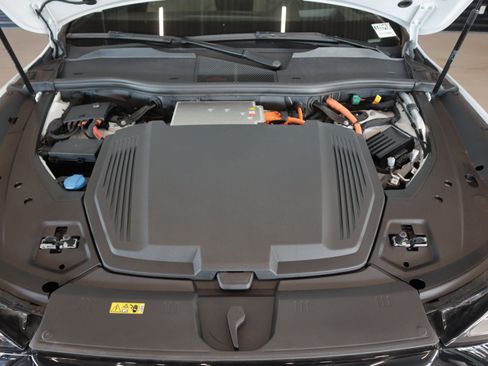 Used 2024 Audi Q8 e-tron Prestige w/ Prestige Package image 4