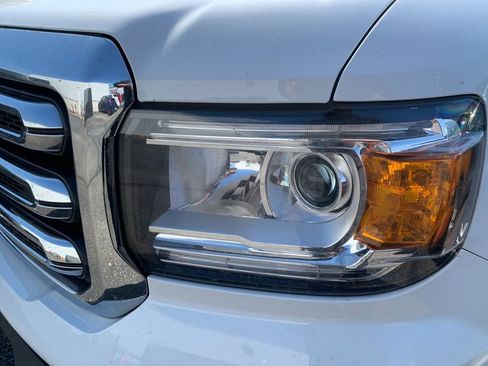 Used 2019 GMC Canyon SLE AWD/4WD image 7