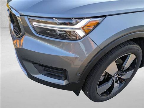 Used 2019 Volvo XC40 T5 Momentum AWD/4WD image 9