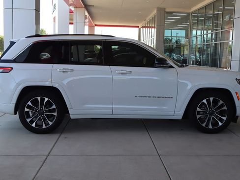 Used 2023 Jeep Grand Cherokee Overland AWD/4WD image 12