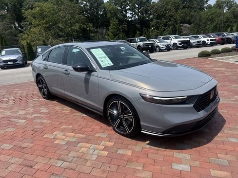 Used 2025 Honda Accord Sport image 38