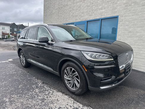 Used 2023 Lincoln Aviator 2WD image 2