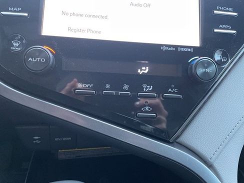 Used 2019 Toyota Camry XLE image 21