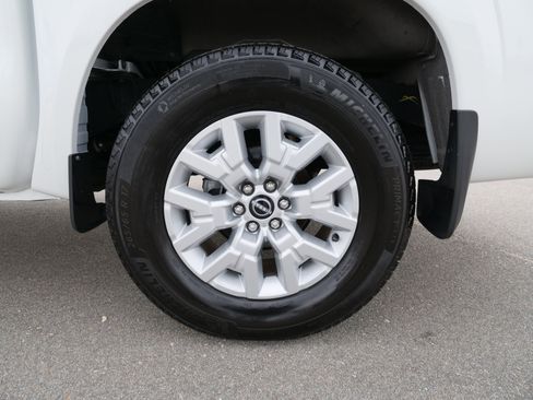 Used 2024 Nissan Frontier SV w/ SV Convenience Package image 13