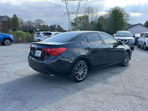 Used 2018 Toyota Corolla SE FWD image 3