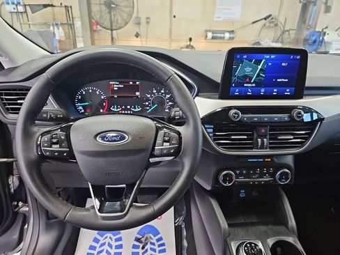 Used 2022 Ford Escape SE w/ SE Sport Appearance Package FWD image 15