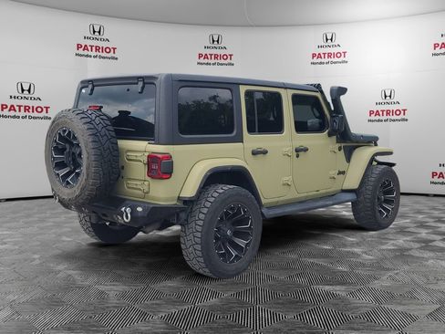 Used 2018 Jeep Wrangler Unlimited Sahara AWD/4WD image 5