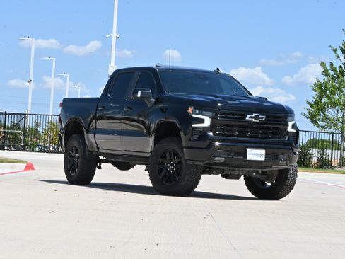 Used 2023 Chevrolet Silverado 1500 LT Trail Boss w/ LT Trail Boss Premium Package AWD/4WD image 2
