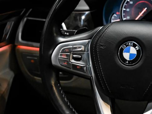 Used 2018 BMW 750i xDrive AWD/4WD image 19