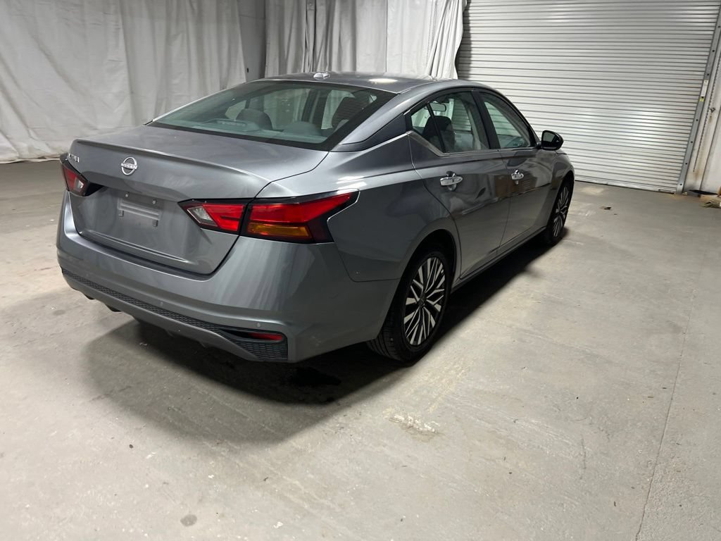 Used 2025 Nissan Altima 2.5 SV FWD image 7