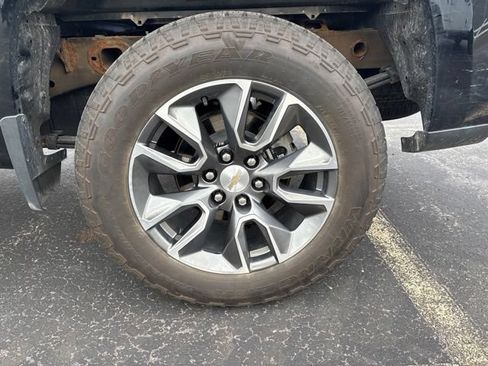 Used 2024 Chevrolet Silverado 1500 LT AWD/4WD image 17
