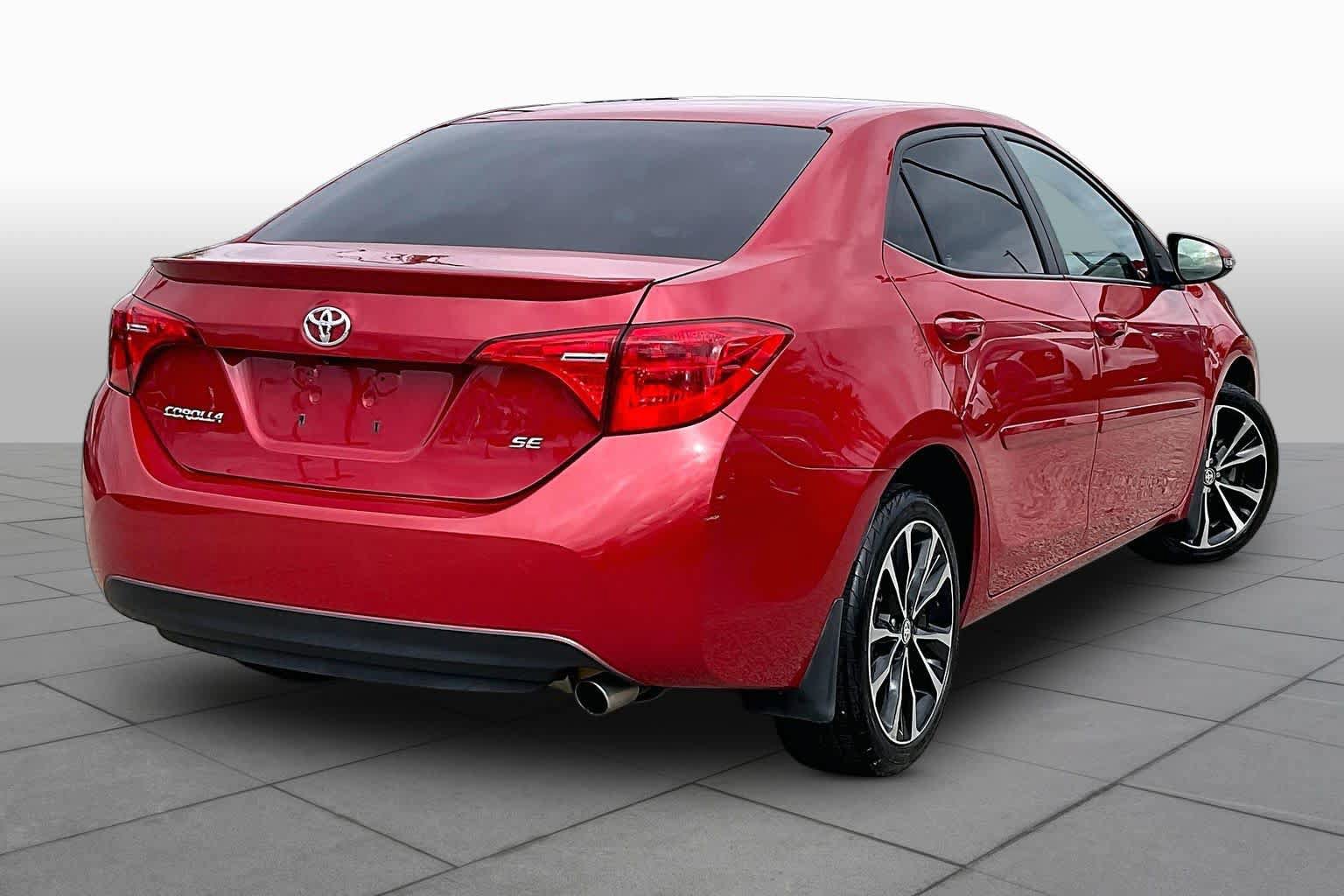 Used 2017 Toyota Corolla SE w/ Carpet Mat Package (TMS) FWD image 13