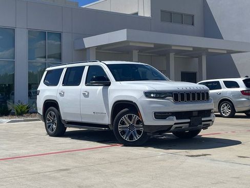 Used 2024 Jeep Wagoneer Series II w/ Flexible Seating Group RWD image 6